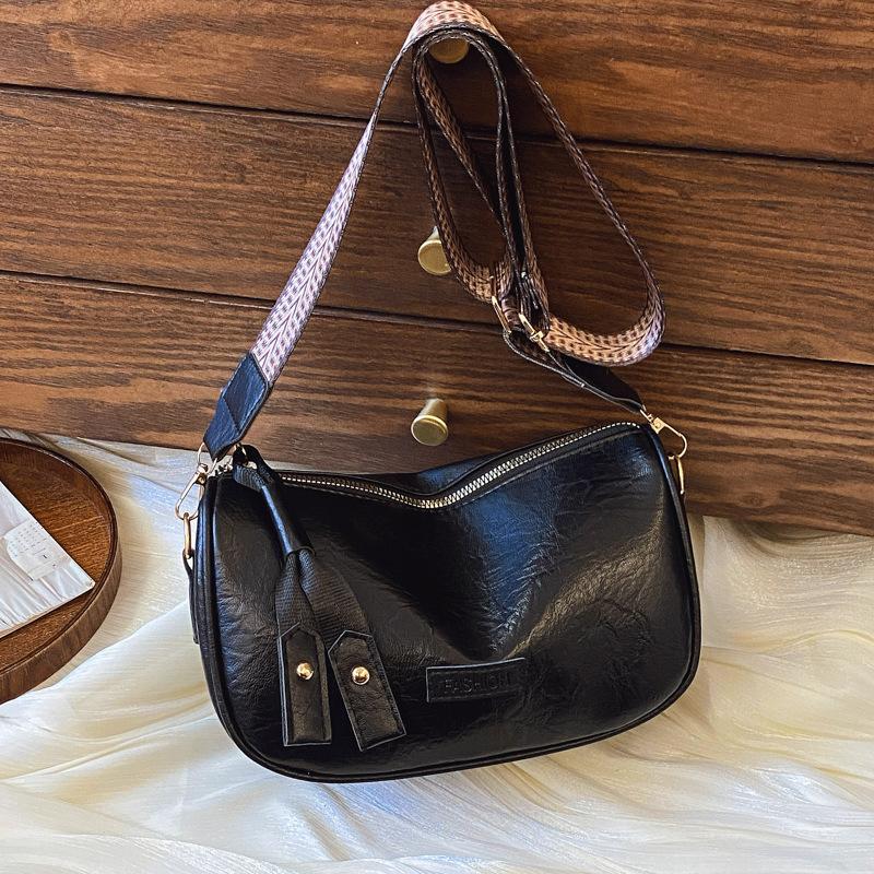 Popular bag 2025 new teacher shoulder messenger bag solid color pillow bag чёрный
Popular bag 2025 new teacher shoulder messenger bag solid color pillow bag чёрный