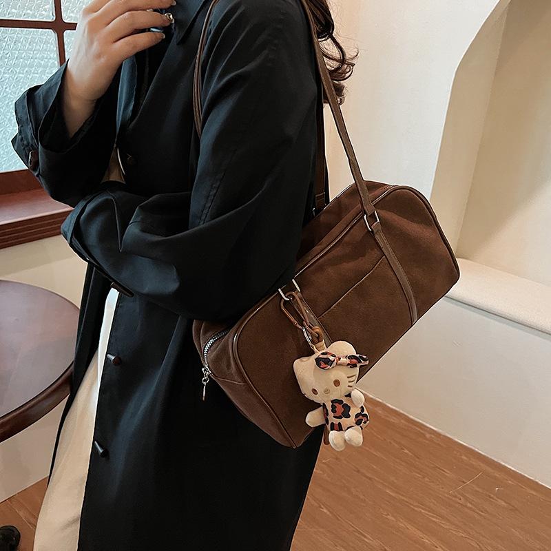 Fashion and leisure large-capacity tote bag women s 2025 winter new simple shoulder bag textured underarm bag 32*12*17
Fashion and leisure large-capacity tote bag women s 2025 winter new simple shoulder bag textured underarm bag 32*12*17