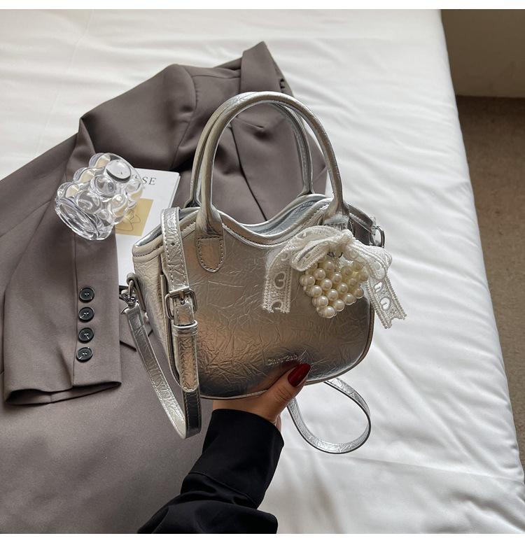 2025 Summer New Sweet Bucket Bag Foreign Style Light Luxury High-end Crossbody Bag Fashionable Compact Commuter Shoulder Bag серебряный
2025 Summer New Sweet Bucket Bag Foreign Style Light Luxury High-end Crossbody Bag Fashionable Compact Commuter Shoulder Bag серебряный