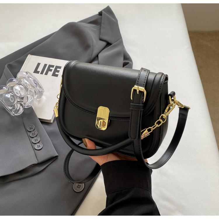 2025 Korean version of the new women s small bag, new fashion messenger bag, popular women s shoulder armpit small square bag
2025 Korean version of the new women s small bag, new fashion messenger bag, popular women s shoulder armpit small square bag
