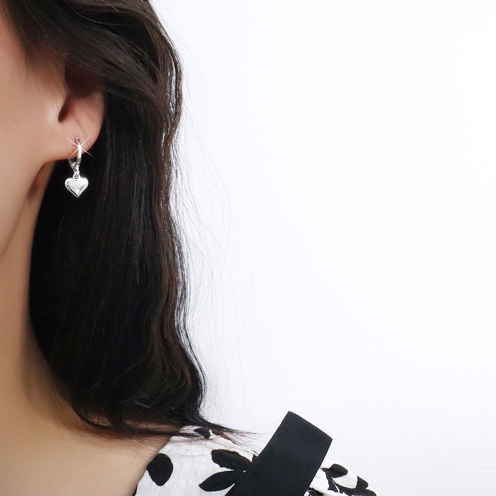 Chic Korean-Style Heart Earrings: Sweet, Versatile, Three-Dimensional Peach Heart Design Copper (White Gold)
Chic Korean-Style Heart Earrings: Sweet, Versatile, Three-Dimensional Peach Heart Design Copper (White Gold)