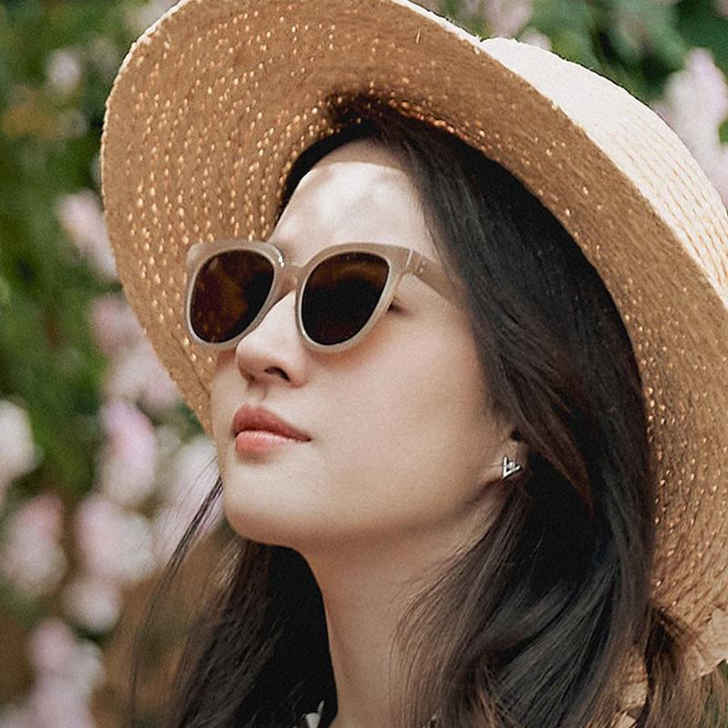 Liu Yifei Xu Hongdou With Sunglasses Women S Plastic Teeth Retro Milk Tea Versatile Sunglasses
Liu Yifei Xu Hongdou With Sunglasses Women S Plastic Teeth Retro Milk Tea Versatile Sunglasses