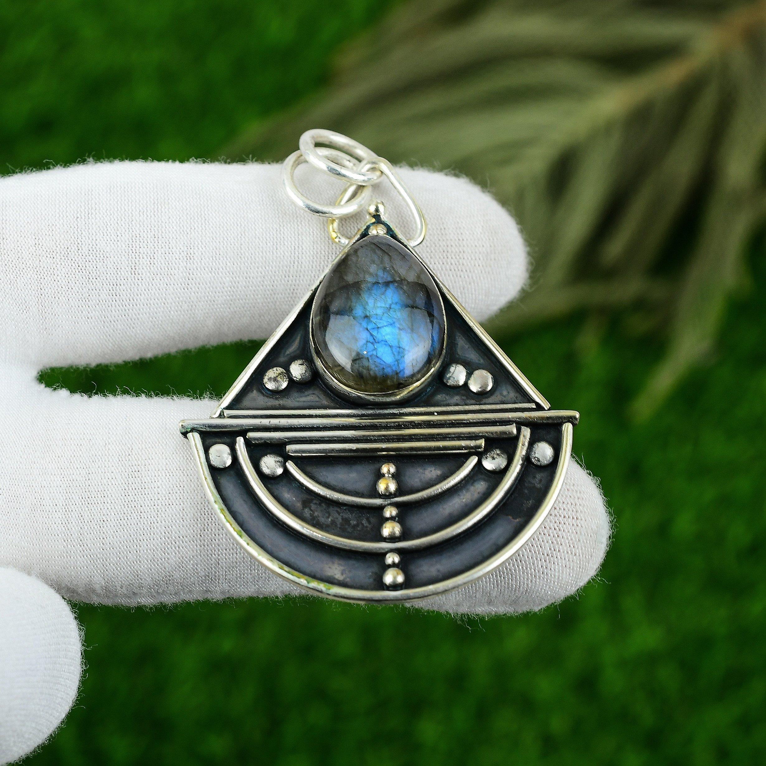 925 Sterling Silver Labradorite Gemstone Handcrafted Wife Bezel Wedding Pendant
925 Sterling Silver Labradorite Gemstone Handcrafted Wife Bezel Wedding Pendant