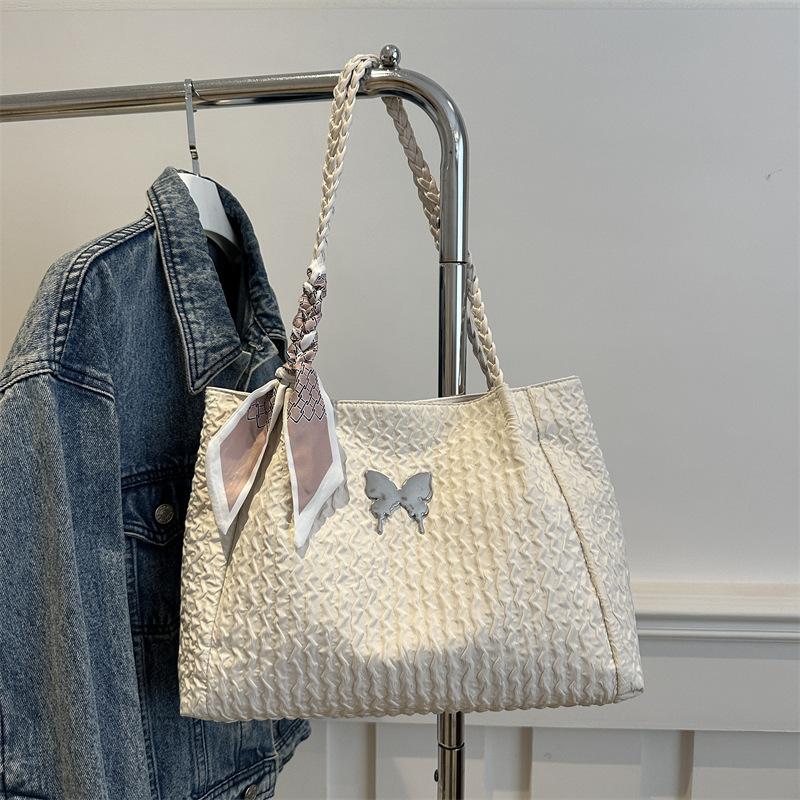 Korean version of large-capacity bag women s 2025 winter new niche tote bag fashion foreign commuter armpit handbag белый
Korean version of large-capacity bag women s 2025 winter new niche tote bag fashion foreign commuter armpit handbag белый