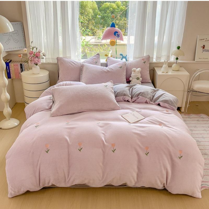 AB Version Double-sided Plush Four Piece Set with Strawberry Butterfly Embroidery Duvet Cover and Princess Style Bedding Skin-friendly and Soft 150x200cm single duvet cover
AB Version Double-sided Plush Four Piece Set with Strawberry Butterfly Embroidery Duvet Cover and Princess Style Bedding Skin-friendly and Soft 150x200cm single duvet cover