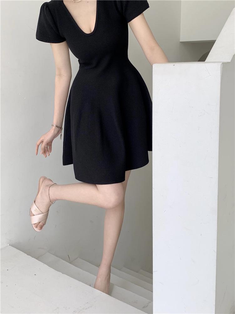 Summer Red Sling Ballet Dress - Square Neck, Backless, Waist-Cinched, Slimming Ice Silk, Flared Short Skirt for Women Medium
Summer Red Sling Ballet Dress - Square Neck, Backless, Waist-Cinched, Slimming Ice Silk, Flared Short Skirt for Women Medium