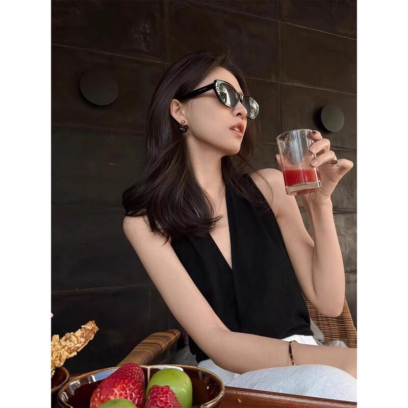 Women s Elegant V-Neck Solid Knit Vest One Size
Women s Elegant V-Neck Solid Knit Vest One Size