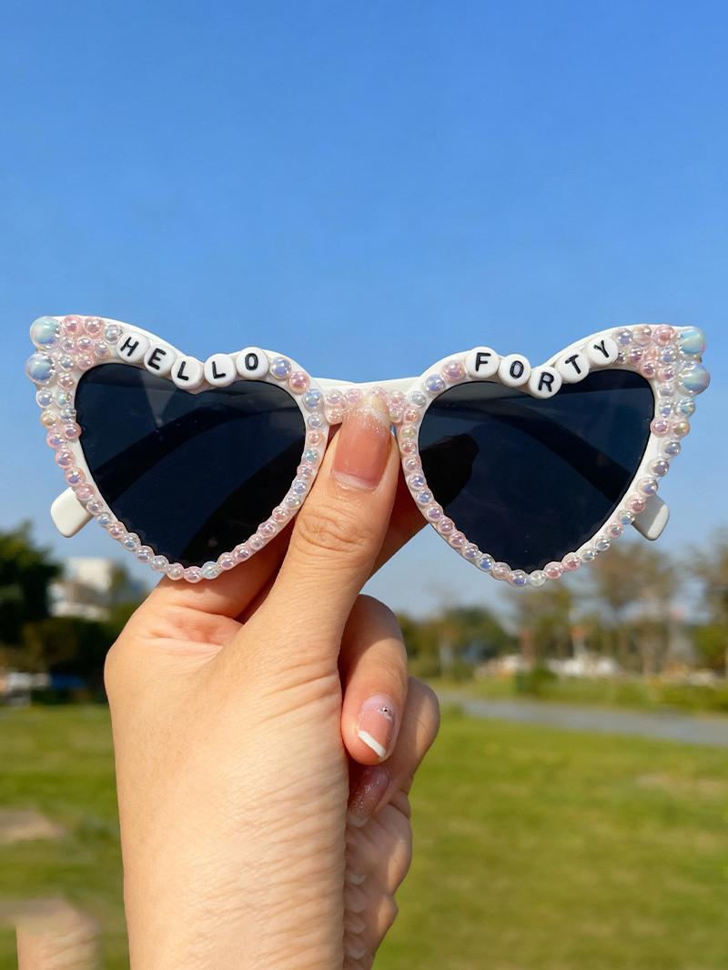40th Birthday Heart Sunglasses Hello Forty Letter Decor Pearl Trim Novelty Eyewear For Photo Booth Props KJ195
40th Birthday Heart Sunglasses Hello Forty Letter Decor Pearl Trim Novelty Eyewear For Photo Booth Props KJ195