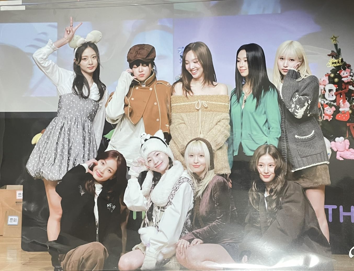 Товары TWICE 12 плакатов 1 набор наклеек + (ДВАЖДЫ)
Товары TWICE 12 плакатов 1 набор наклеек + (ДВАЖДЫ)