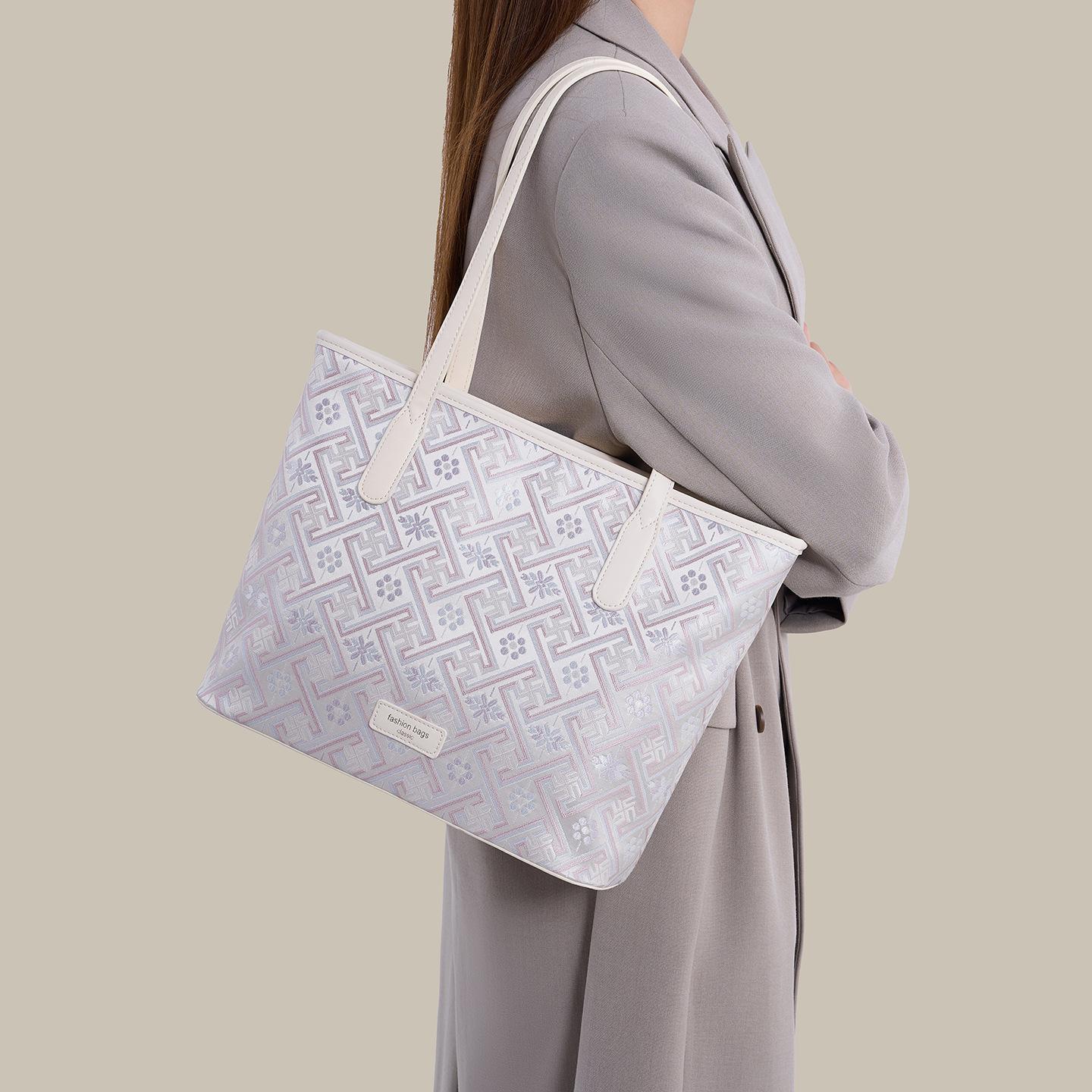 Portable Tote Bag, Spring And Summer Ethnic Style Commuting Big Bag, Fashionable And Large-Capacity Shoulder Women S Commuting Bag
Portable Tote Bag, Spring And Summer Ethnic Style Commuting Big Bag, Fashionable And Large-Capacity Shoulder Women S Commuting Bag