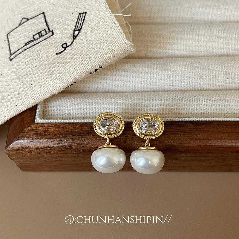 Egg-shaped zircon ear clips without earholes, simple steamed bread pearl stud earrings for women, light luxury, high-end temperament earrings
Egg-shaped zircon ear clips without earholes, simple steamed bread pearl stud earrings for women, light luxury, high-end temperament earrings