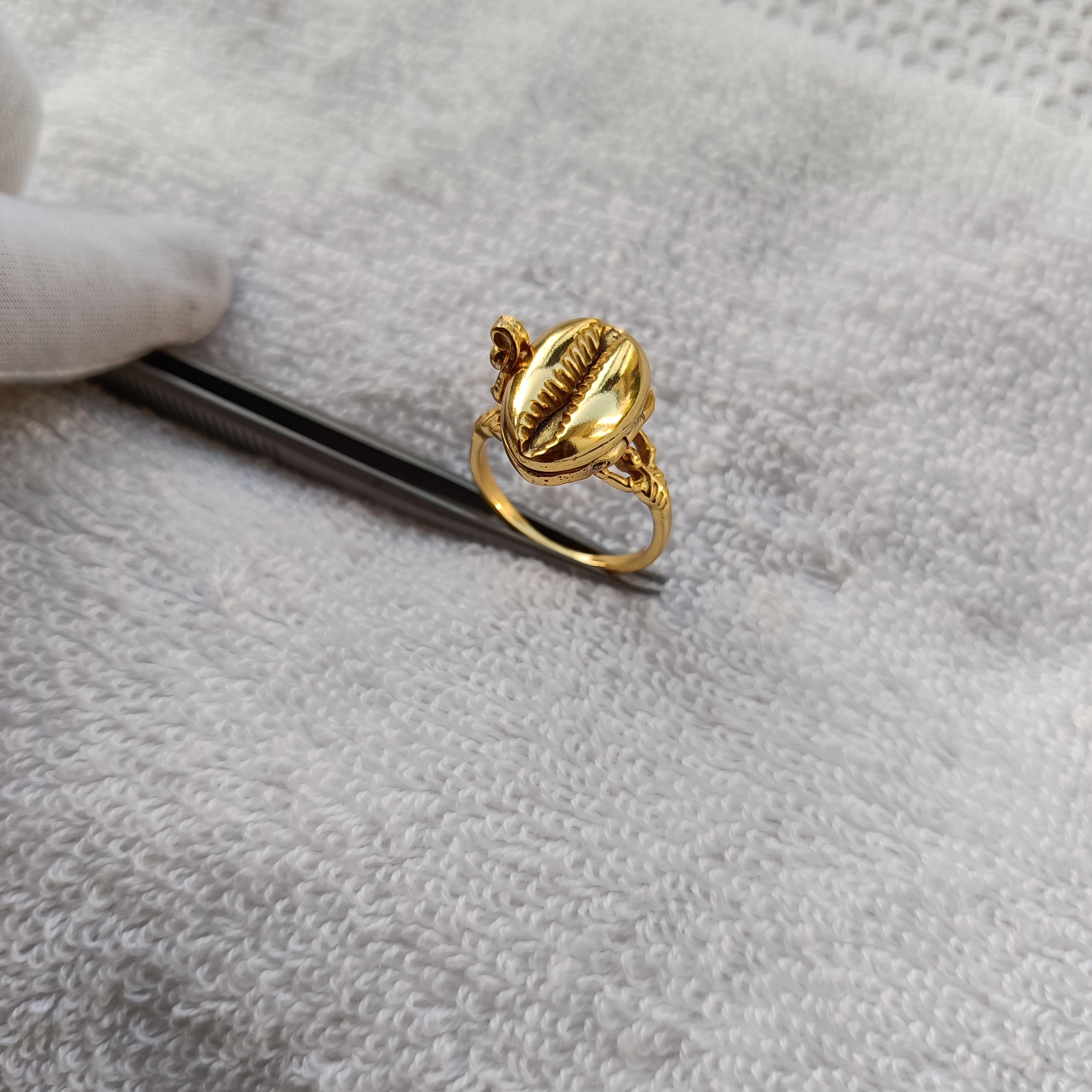 Skull Cowrie Shell Poison Ring, Cowrie Shell Gold Poison Ring, Handmade Shell Poison Ring, Compartment Medicine Poison Ring .Gift For Her, 8 золотий
Skull Cowrie Shell Poison Ring, Cowrie Shell Gold Poison Ring, Handmade Shell Poison Ring, Compartment Medicine Poison Ring .Gift For Her, 8 золотий