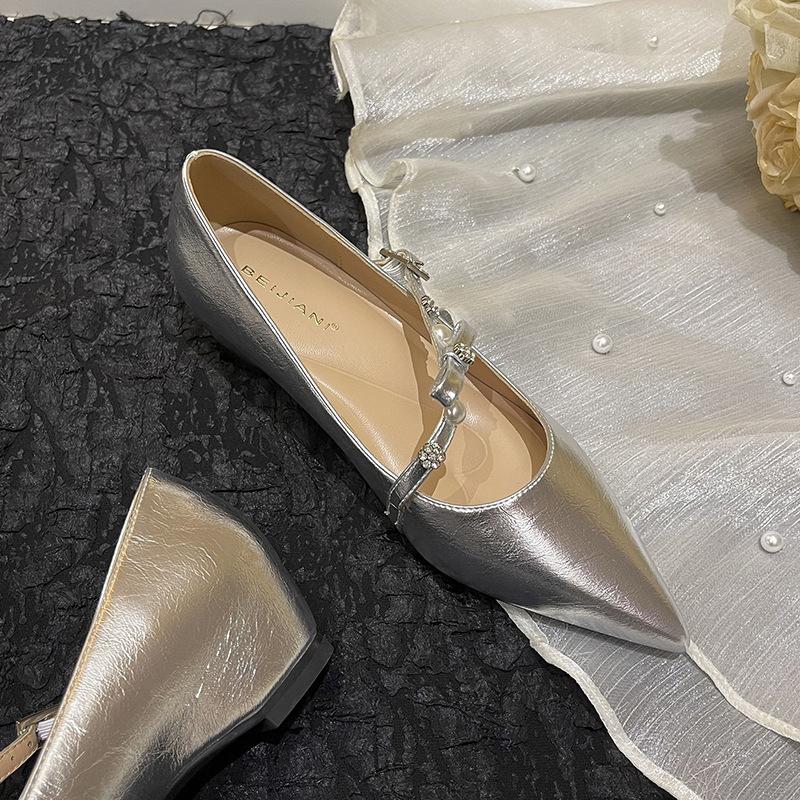 6318-13 French silver temperament small leather shoes small inner height increase single shoes slope heel pointed one-word buckle 40 срібний
6318-13 French silver temperament small leather shoes small inner height increase single shoes slope heel pointed one-word buckle 40 срібний