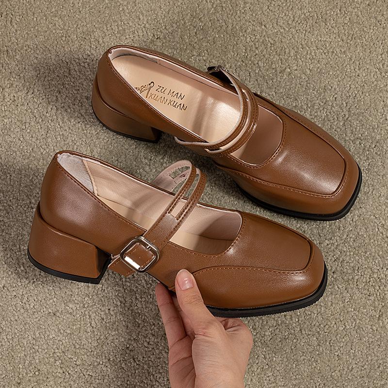 Мэри Джейн черные маленькие кожаные туфли женские осенние новые с круглым носком универсальные с юбкой ретро толстый каблук одинарные туфли 41 темно-коричневого
Мэри Джейн черные маленькие кожаные туфли женские осенние новые с круглым носком универсальные с юбкой ретро толстый каблук одинарные туфли 41 темно-коричневого