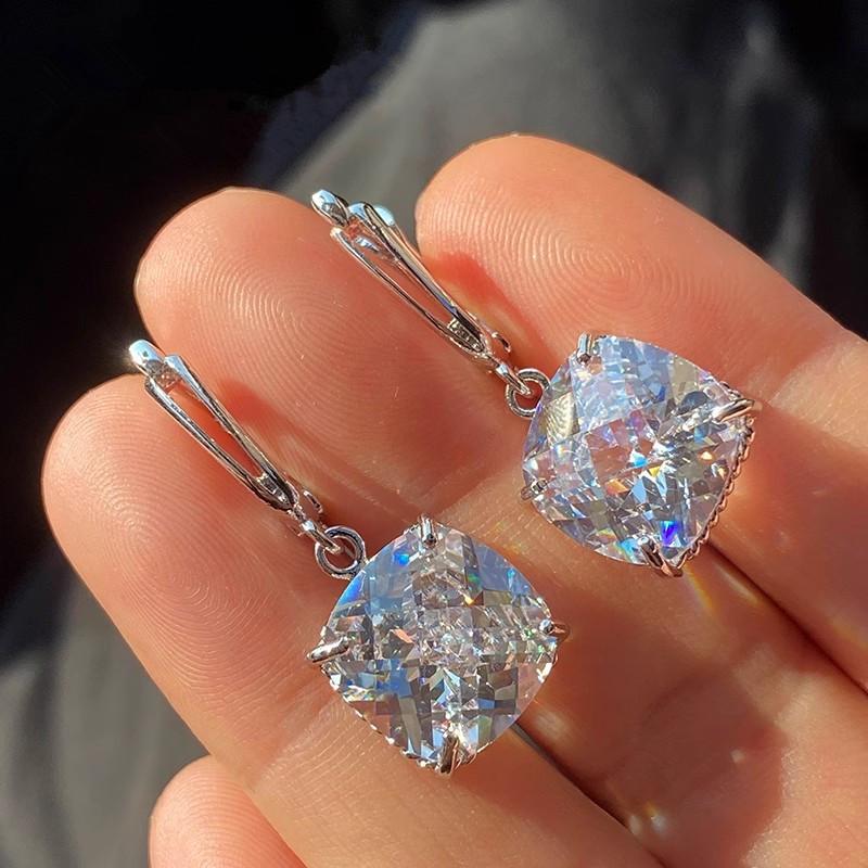 Huitan Square Crystal Cubic Zircon Drop Earrings Simple Stylish Ear Accessories for Women Luxury Elegant Wedding Trendy Zircon
Huitan Square Crystal Cubic Zircon Drop Earrings Simple Stylish Ear Accessories for Women Luxury Elegant Wedding Trendy Zircon