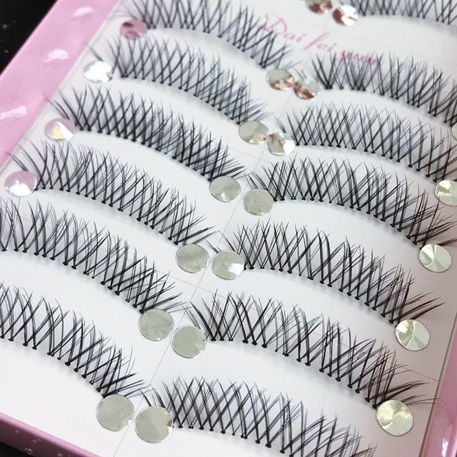 Aimo - Set Of 10 : False Eyelashes (M4) 1cm - Black - One Size
Aimo - Set Of 10 : False Eyelashes (M4) 1cm - Black - One Size