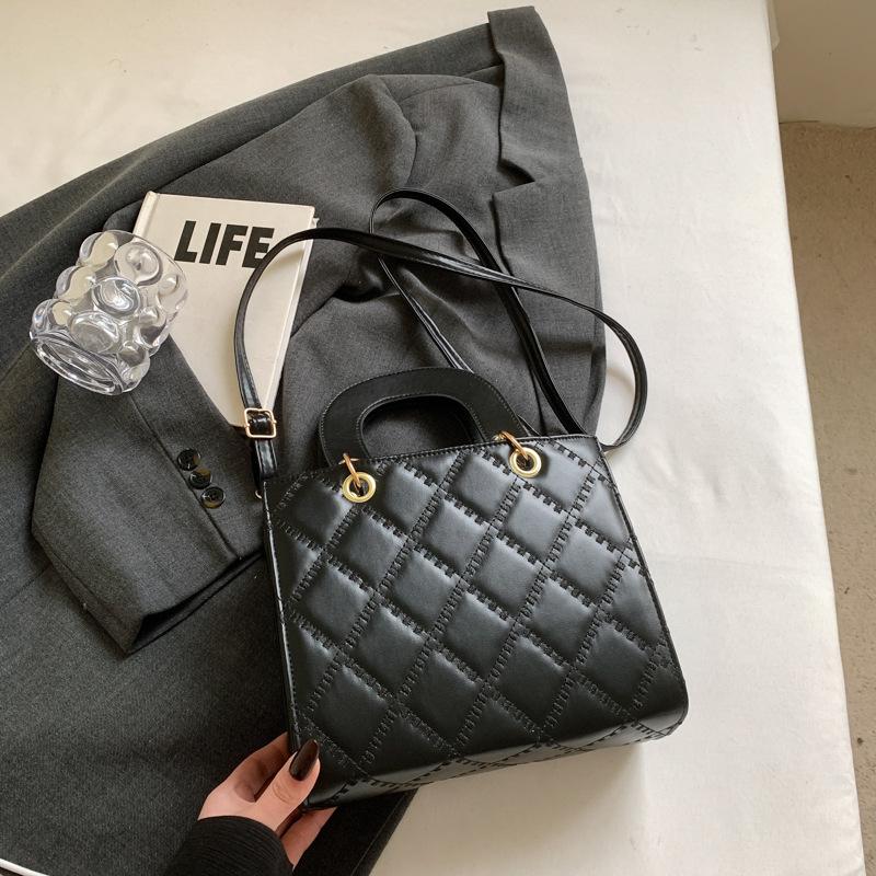 Премиальная текстура ромбовидной формы, портативная маленькая женская сумка 2025 года, новая модная сумка принцессы Дианы, универсальная сумка через плечо чёрный
Премиальная текстура ромбовидной формы, портативная маленькая женская сумка 2025 года, новая модная сумка принцессы Дианы, универсальная сумка через плечо чёрный