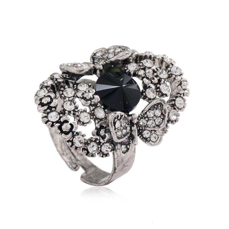 New niche jewelry with exaggerated diamond inlay creative design ring, fashionable and simple butterfly rhinestone ring
New niche jewelry with exaggerated diamond inlay creative design ring, fashionable and simple butterfly rhinestone ring