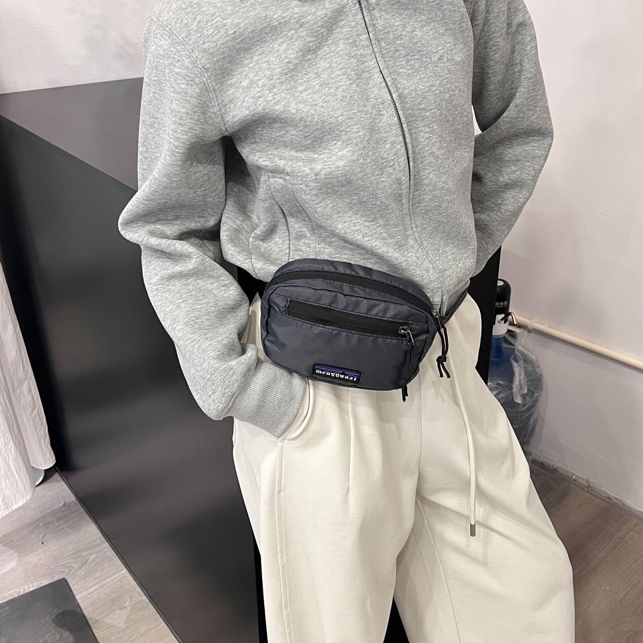 Nylon lightweight sports waist bag, multi-pocket crossbody bag with contrasting colors, waterproof single-shoulder bag чёрный
Nylon lightweight sports waist bag, multi-pocket crossbody bag with contrasting colors, waterproof single-shoulder bag чёрный