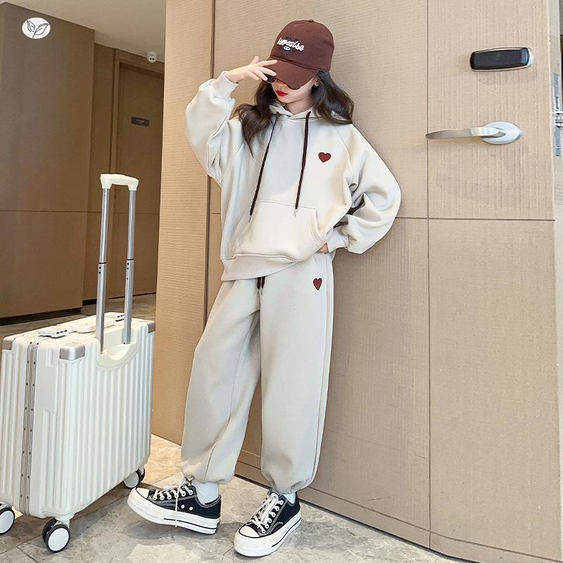 Kids Sports Clothing Set for Girls Cotton Hoodie Sweatshirt and Pants Two Pieces Suit Child Heart Pattern Thick Outerwear 120
Kids Sports Clothing Set for Girls Cotton Hoodie Sweatshirt and Pants Two Pieces Suit Child Heart Pattern Thick Outerwear 120