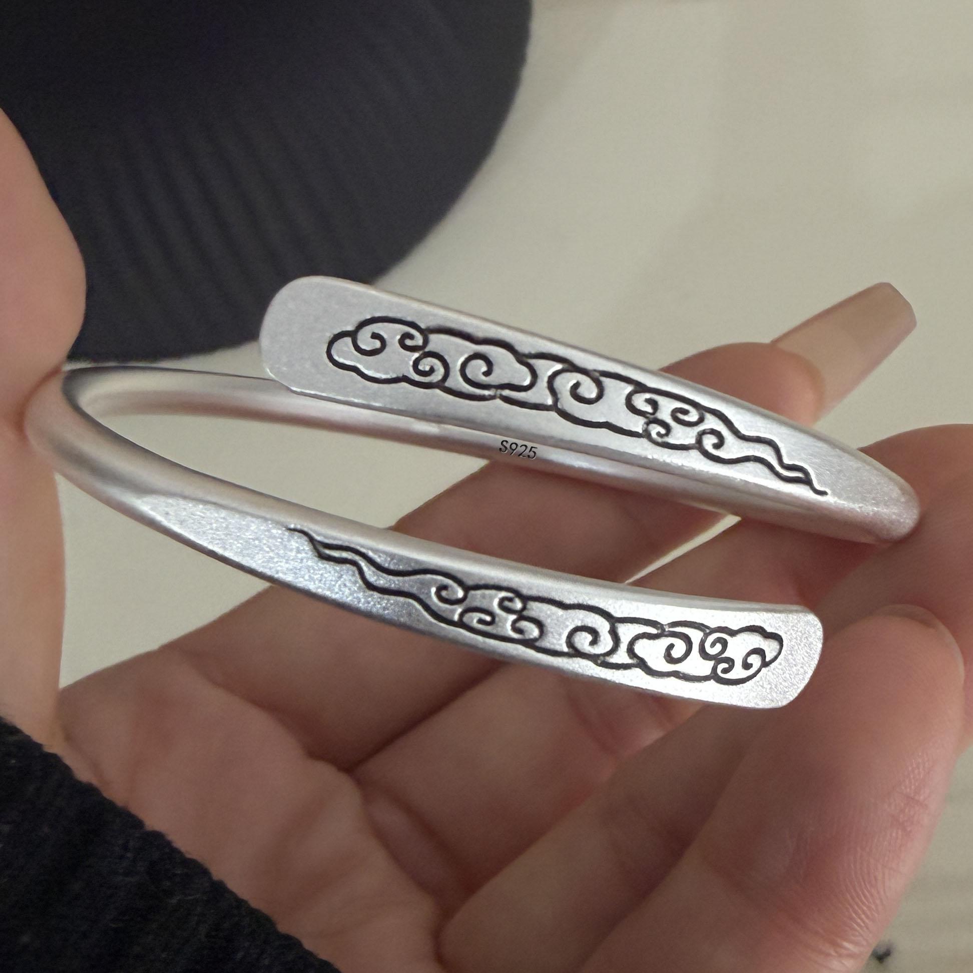 100% Solid 925 Sterling Silver Retro Bracelet for Women Men Vintage Handmade Cloud Pattern Simple Bracelet Birthday Gift
100% Solid 925 Sterling Silver Retro Bracelet for Women Men Vintage Handmade Cloud Pattern Simple Bracelet Birthday Gift