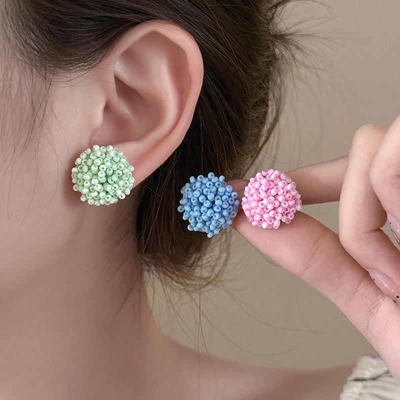 Silver needle acrylic round flower cluster earrings, small fresh and sweet stud earrings, fashionable temperament, high-end earrings for women
Silver needle acrylic round flower cluster earrings, small fresh and sweet stud earrings, fashionable temperament, high-end earrings for women