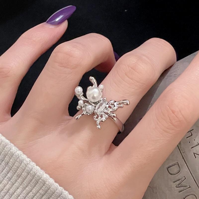 New Niche Light Luxury High-End Butterfly Ring Pearl Diamond Zircon Personalized Fashion Heavy Industry Accessories Women Adjustable opening
New Niche Light Luxury High-End Butterfly Ring Pearl Diamond Zircon Personalized Fashion Heavy Industry Accessories Women Adjustable opening