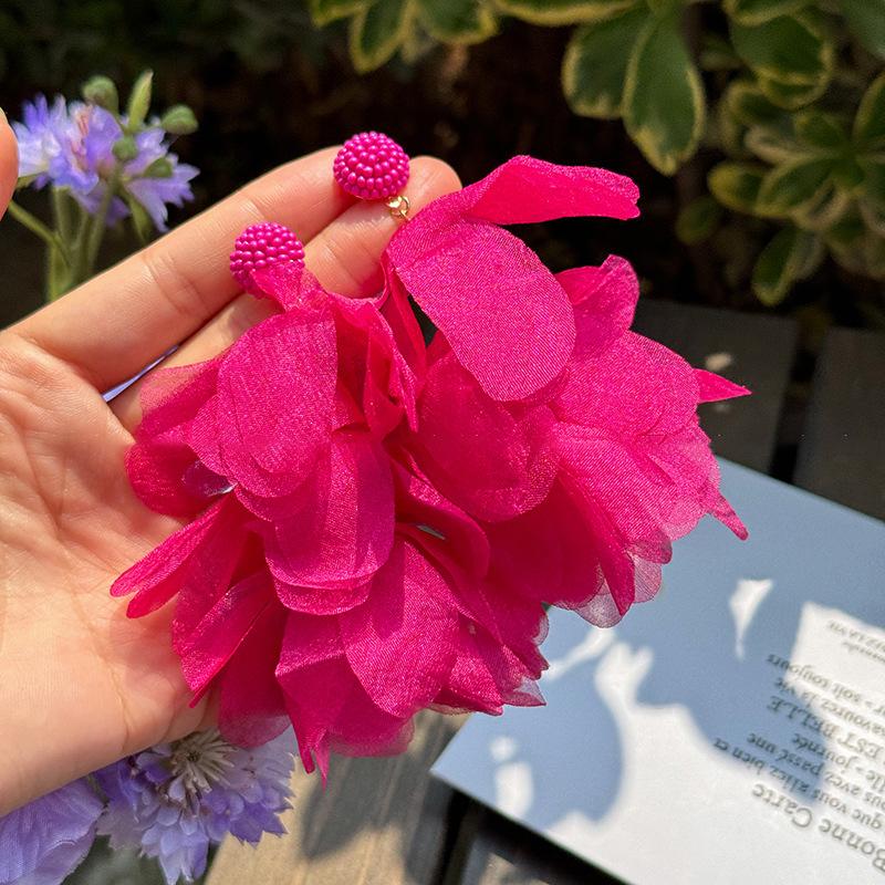 Seaside vacation wind flower petals fringed earrings women s summer new travel atmosphere temperament stud earrings ear jewelry
Seaside vacation wind flower petals fringed earrings women s summer new travel atmosphere temperament stud earrings ear jewelry