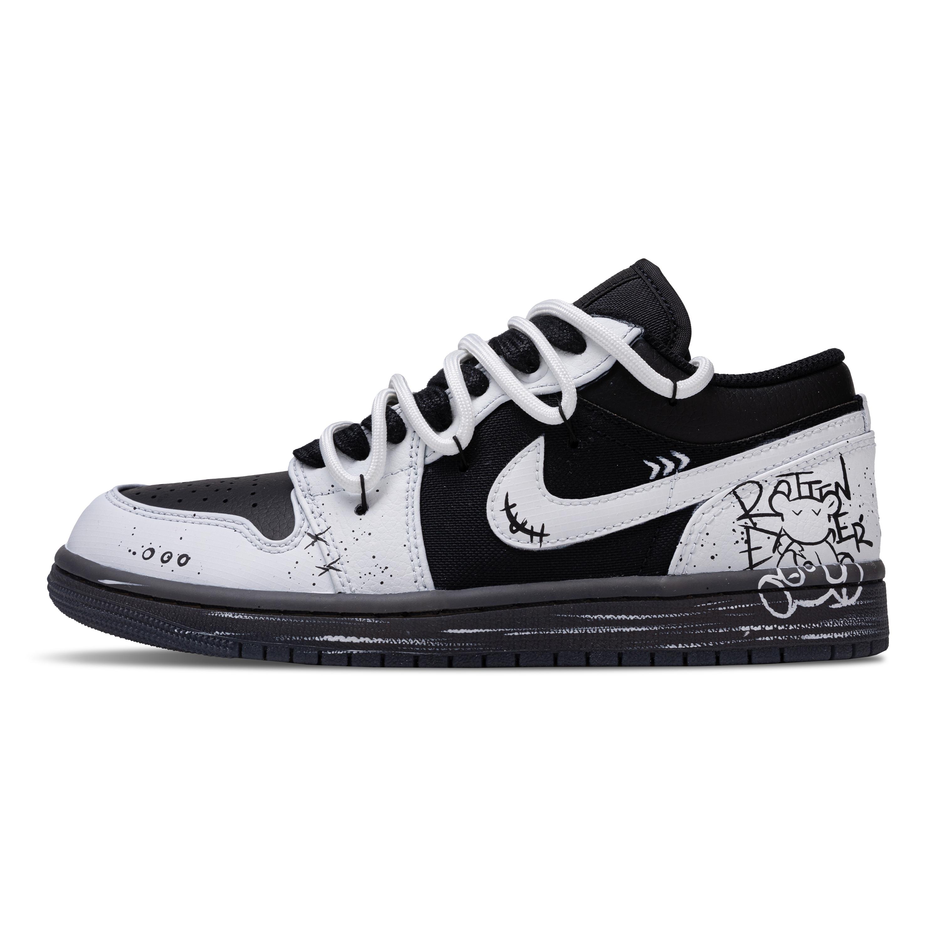 Jordan Air Jordan 1 Honey Words Slip Resistant Abrasion Resistant Low top Vintage Basketball Shoes Unisex Black HV5968-001(Team348-) 45
Jordan Air Jordan 1 Honey Words Slip Resistant Abrasion Resistant Low top Vintage Basketball Shoes Unisex Black HV5968-001(Team348-) 45