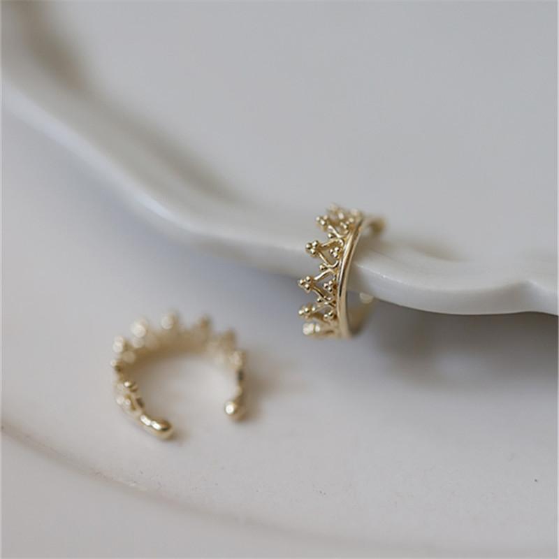 925 Sterling Silver French Simple Crown Ear Bone Clip Women No Pierced Classic Temperament Palace Style Jewelry Gift золотий
925 Sterling Silver French Simple Crown Ear Bone Clip Women No Pierced Classic Temperament Palace Style Jewelry Gift золотий