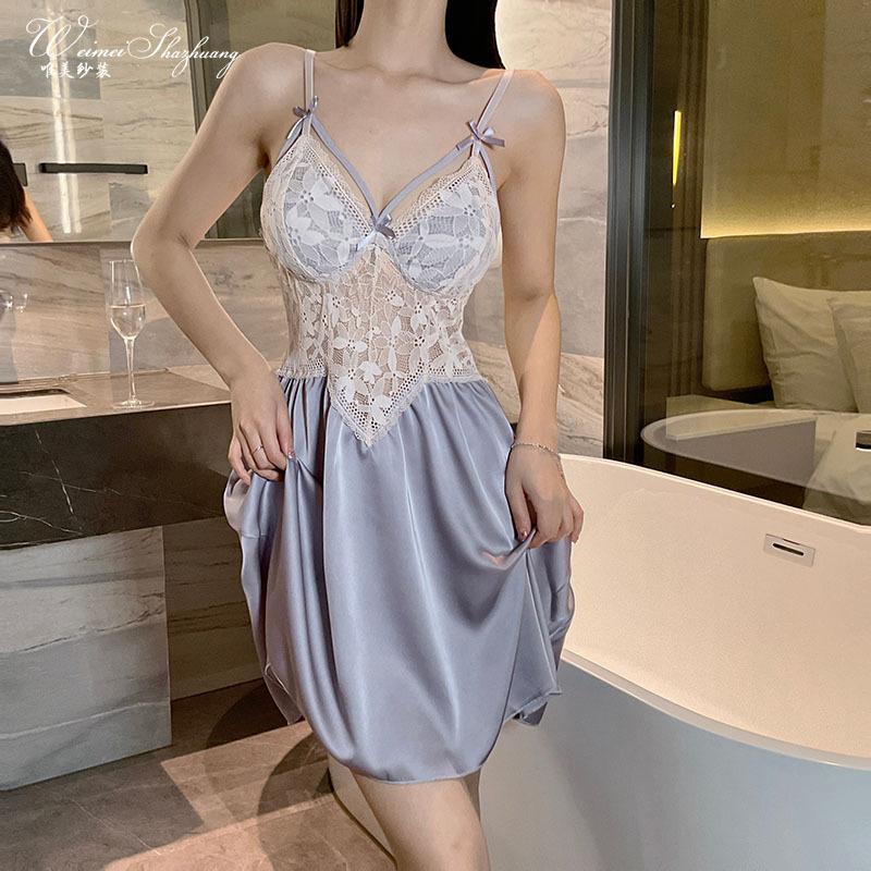 Beautiful yarn new satin splicing lace sexy nightdress pure desire deep V backless suit set one size fits all
Beautiful yarn new satin splicing lace sexy nightdress pure desire deep V backless suit set one size fits all
