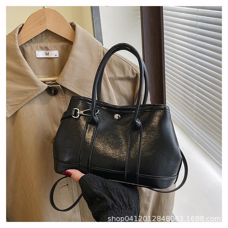 Korean portable bucket bag women s spring 2025 new trendy fashion small tote bag super popular shoulder messenger bag
Korean portable bucket bag women s spring 2025 new trendy fashion small tote bag super popular shoulder messenger bag