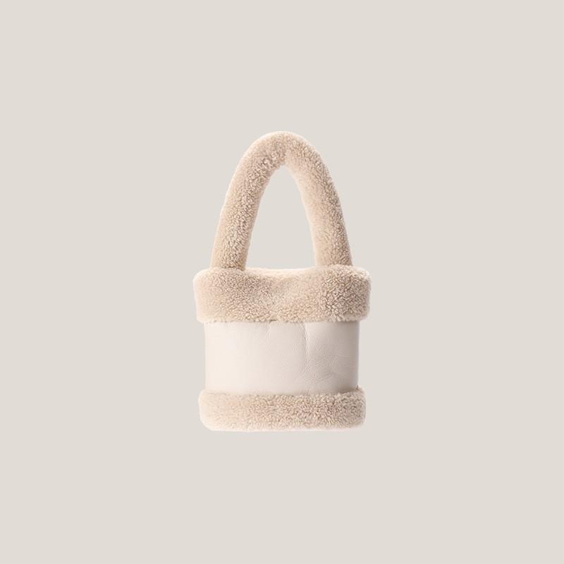 2025 New Korean Style Fashionable Plush Bag Women s Fluffy Bucket Portable Single-shoulder Cross-body
2025 New Korean Style Fashionable Plush Bag Women s Fluffy Bucket Portable Single-shoulder Cross-body