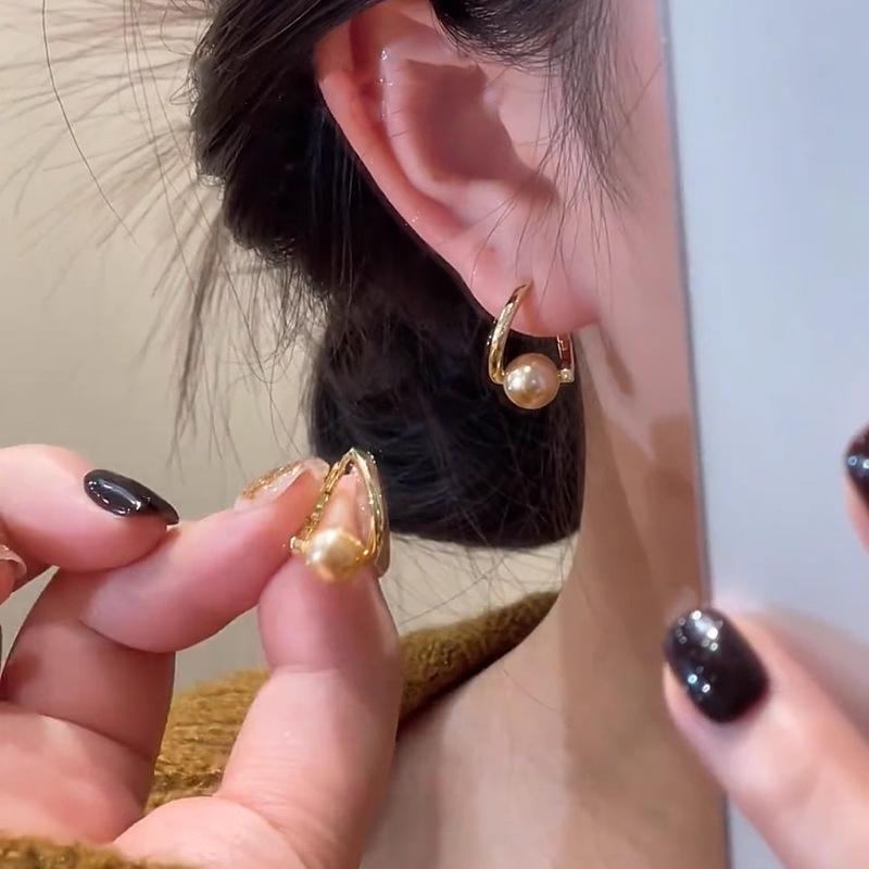 Женские высококачественные универсальные зимние серьги-гвоздики с пряжкой для ушей цвета шампанского и жемчугом, новогодние серьги 
Женские высококачественные универсальные зимние серьги-гвоздики с пряжкой для ушей цвета шампанского и жемчугом, новогодние серьги