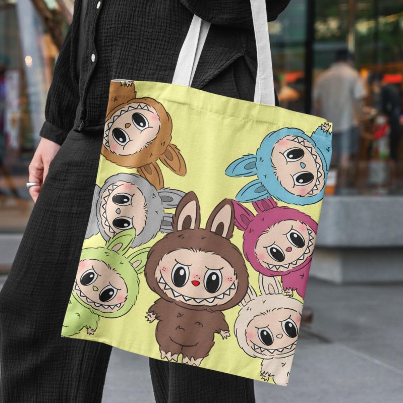 1Pc Labubu Canvas Bag Female Cute Cartoon Shopping HandBag Casual Student Shoulder Bag The Monsters Crossbody Bags 35cm 40cm
1Pc Labubu Canvas Bag Female Cute Cartoon Shopping HandBag Casual Student Shoulder Bag The Monsters Crossbody Bags 35cm 40cm