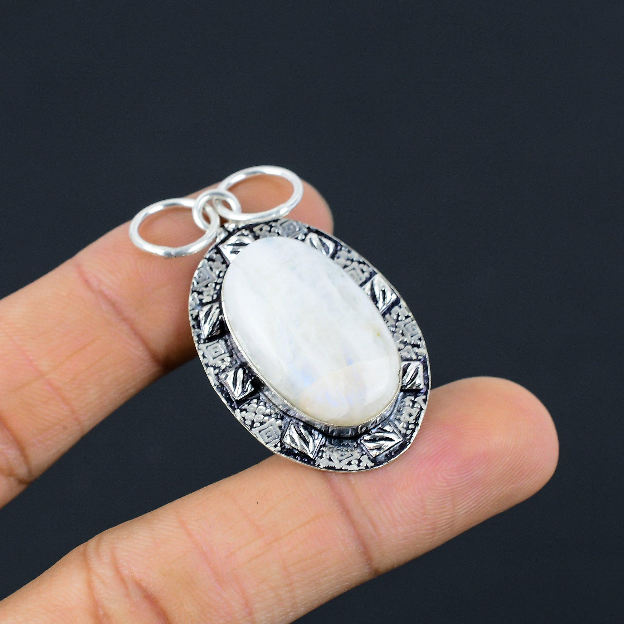 925 Sterling Silver Rainbow Moonstone Gemstone Bezel Handcrafted Pendant Jewelry
925 Sterling Silver Rainbow Moonstone Gemstone Bezel Handcrafted Pendant Jewelry