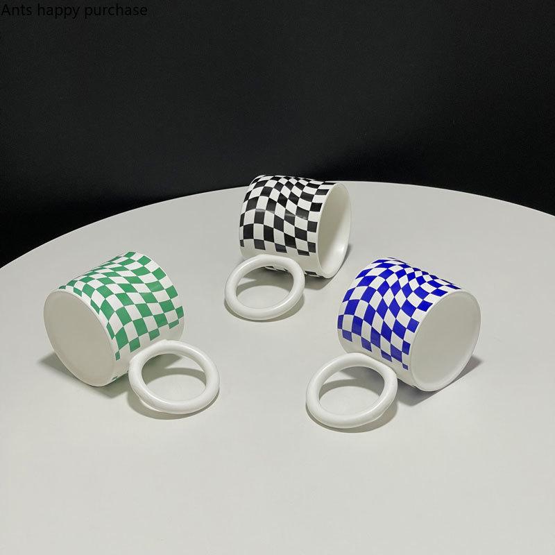 320ml Creative Plaid Mug Coffee Cup with Handle Milk Cup Couple Cups Coffee Mugs Water Glass Tea Mug Teacup Home Breakfast Cup серый
320ml Creative Plaid Mug Coffee Cup with Handle Milk Cup Couple Cups Coffee Mugs Water Glass Tea Mug Teacup Home Breakfast Cup серый
