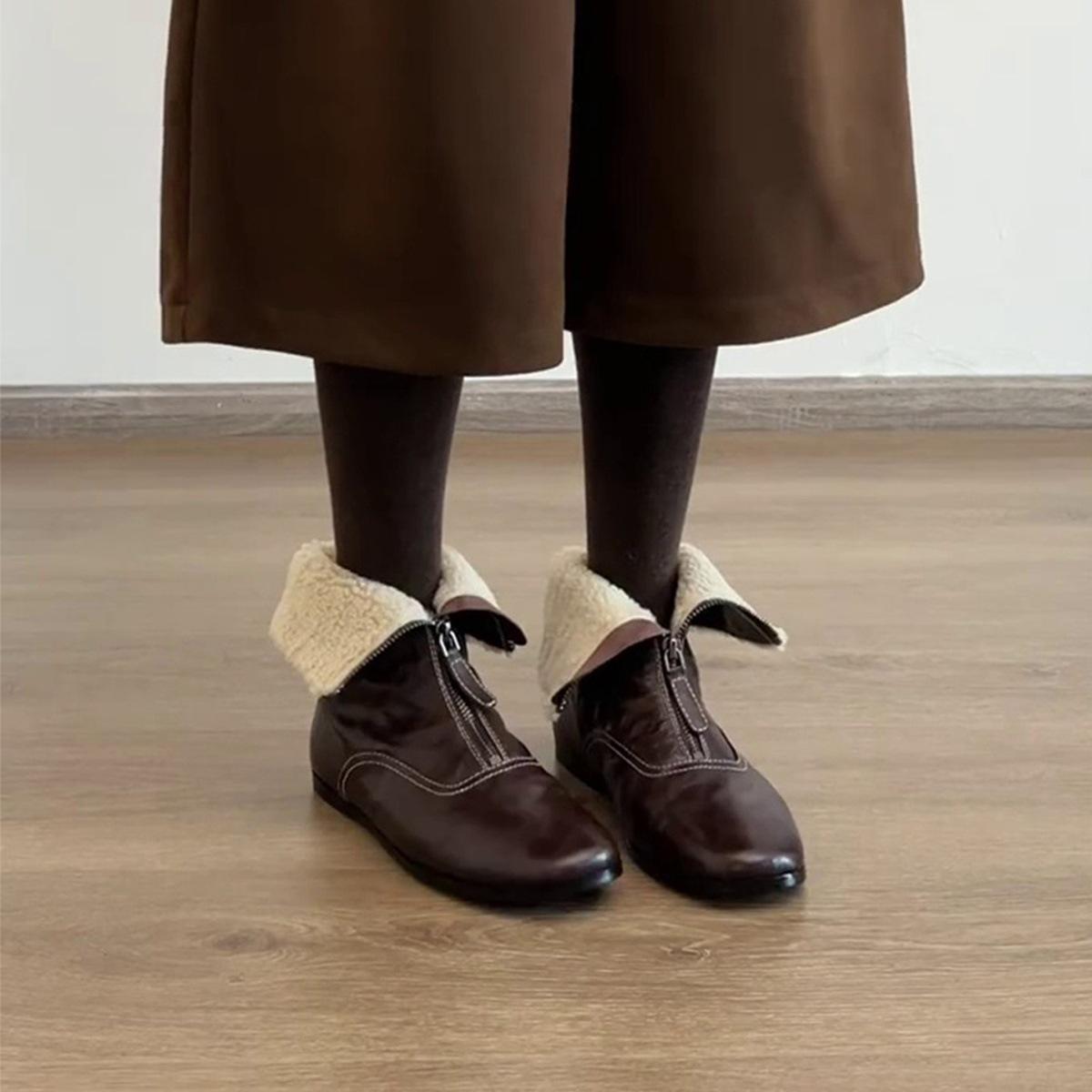 Round head velvet short boots two wear front zipper British style Martin boots versatile flat bottom thin boots 40 коричневий
Round head velvet short boots two wear front zipper British style Martin boots versatile flat bottom thin boots 40 коричневий
