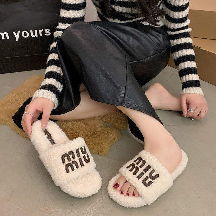 Женские пушистые тапочки на толстой подошве, новинка 2025 года, осень-зима, из овечьей шерсти, модные домашние хлопковые тапочки от интернет-знаменитостей 40
Женские пушистые тапочки на толстой подошве, новинка 2025 года, осень-зима, из овечьей шерсти, модные домашние хлопковые тапочки от интернет-знаменитостей 40