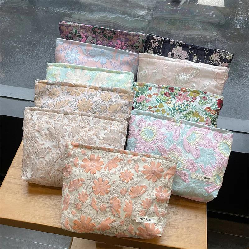 New Vintage Relief Flower High-quality Makeup Bag for Women Cosmetic Bag Large Capacity Canvas Makeup Pouch Travel Organizer
New Vintage Relief Flower High-quality Makeup Bag for Women Cosmetic Bag Large Capacity Canvas Makeup Pouch Travel Organizer