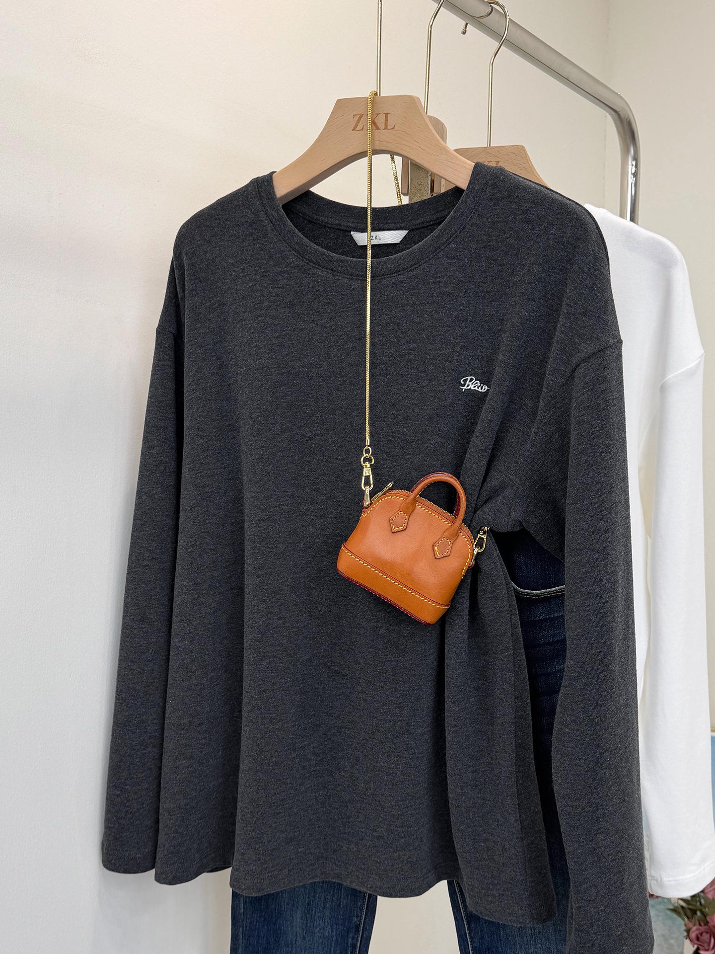 Women s Brushed Fleece Embroidered Letter T-Shirt, Round Neck, Loose Fit, Long Sleeve; Versatile Base Layer or Winter Outerwear Large
Women s Brushed Fleece Embroidered Letter T-Shirt, Round Neck, Loose Fit, Long Sleeve; Versatile Base Layer or Winter Outerwear Large