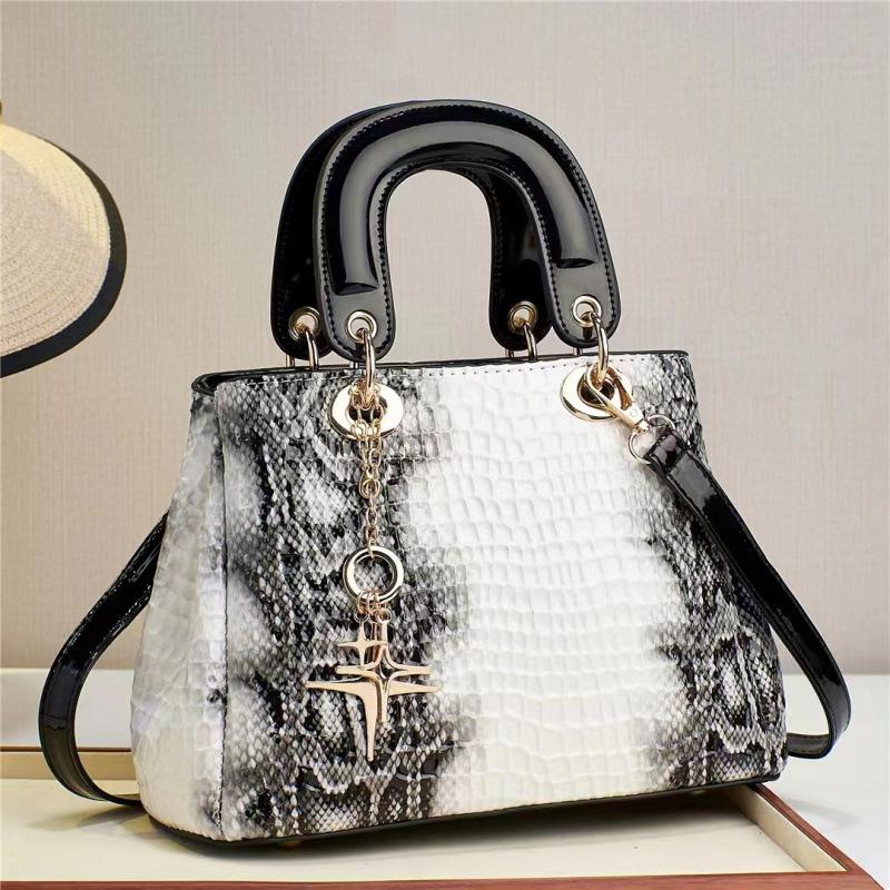 Handbag bag Versatile bridal bag Premium feeling shoulder oblique span bag Women s bag слоновая кость
Handbag bag Versatile bridal bag Premium feeling shoulder oblique span bag Women s bag слоновая кость