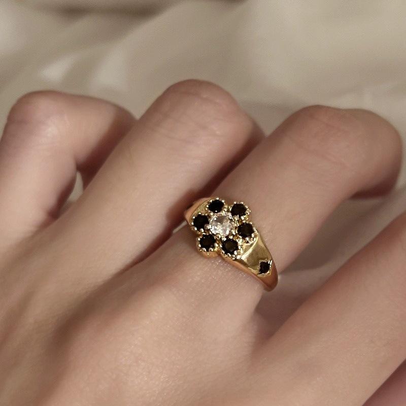 Fashion Vintage Flower Rings For Women Style Adjustable Opening Finger Ring Bride Wedding Engagement Statement Zircon resizable чёрный
Fashion Vintage Flower Rings For Women Style Adjustable Opening Finger Ring Bride Wedding Engagement Statement Zircon resizable чёрный