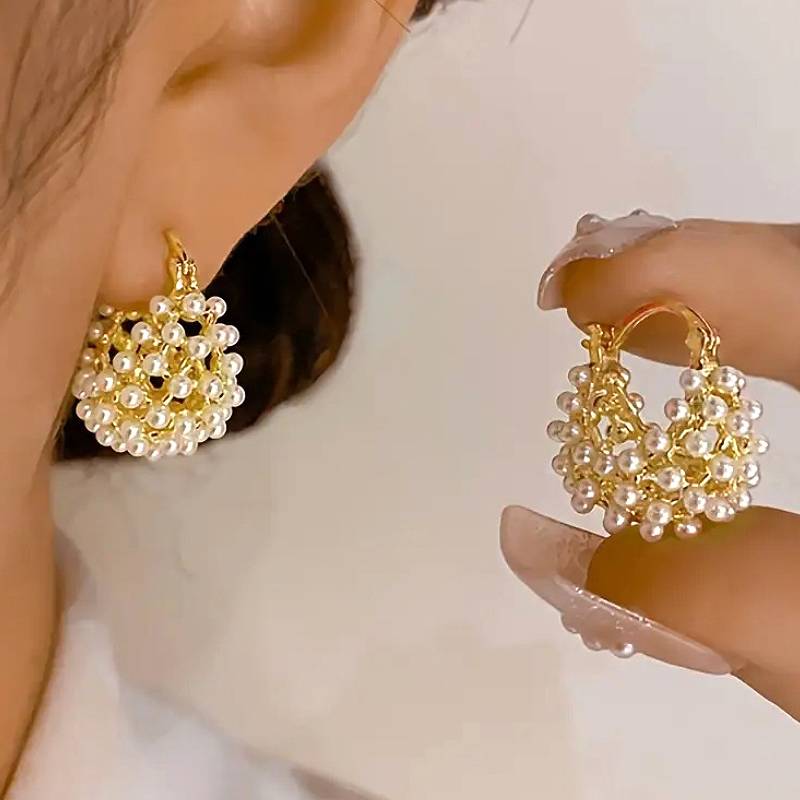 Huitan Elegant Bag Design Women Hoop Earring Imitation Pearl Aesthetic Lady Wedding Engagement Hollow Design Fashion Zircon
Huitan Elegant Bag Design Women Hoop Earring Imitation Pearl Aesthetic Lady Wedding Engagement Hollow Design Fashion Zircon
