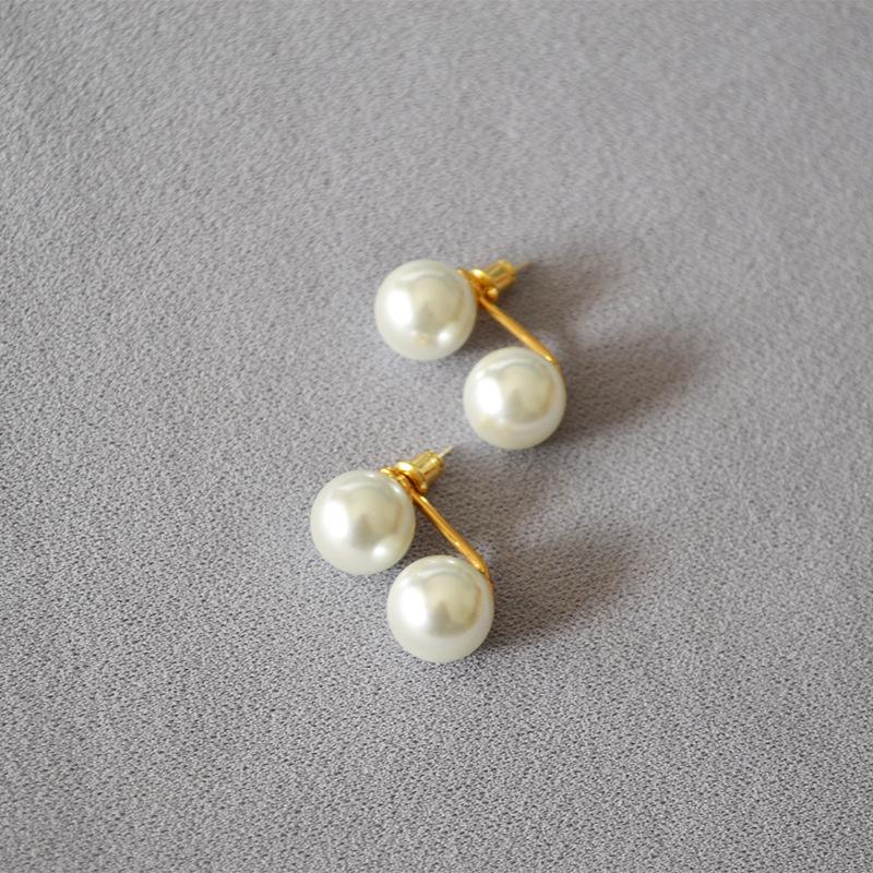 Korean Fashion Coco Style Double Pearl Detachable 925 Sterling Silver Stud Earrings for Women
Korean Fashion Coco Style Double Pearl Detachable 925 Sterling Silver Stud Earrings for Women