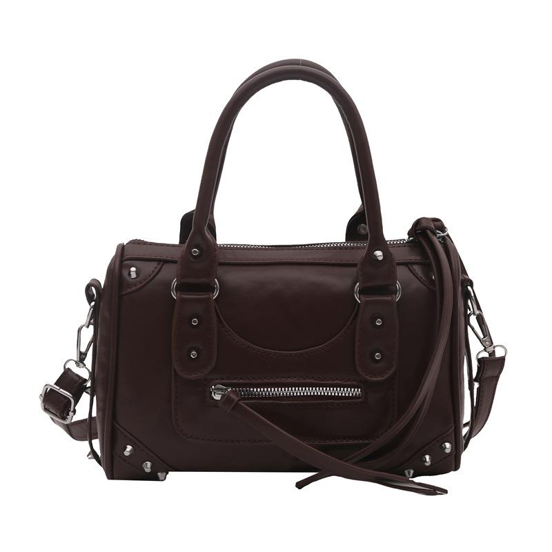 Rivet fan car personalized zipper women s bag new simple commuter shoulder crossbody handbag
Rivet fan car personalized zipper women s bag new simple commuter shoulder crossbody handbag