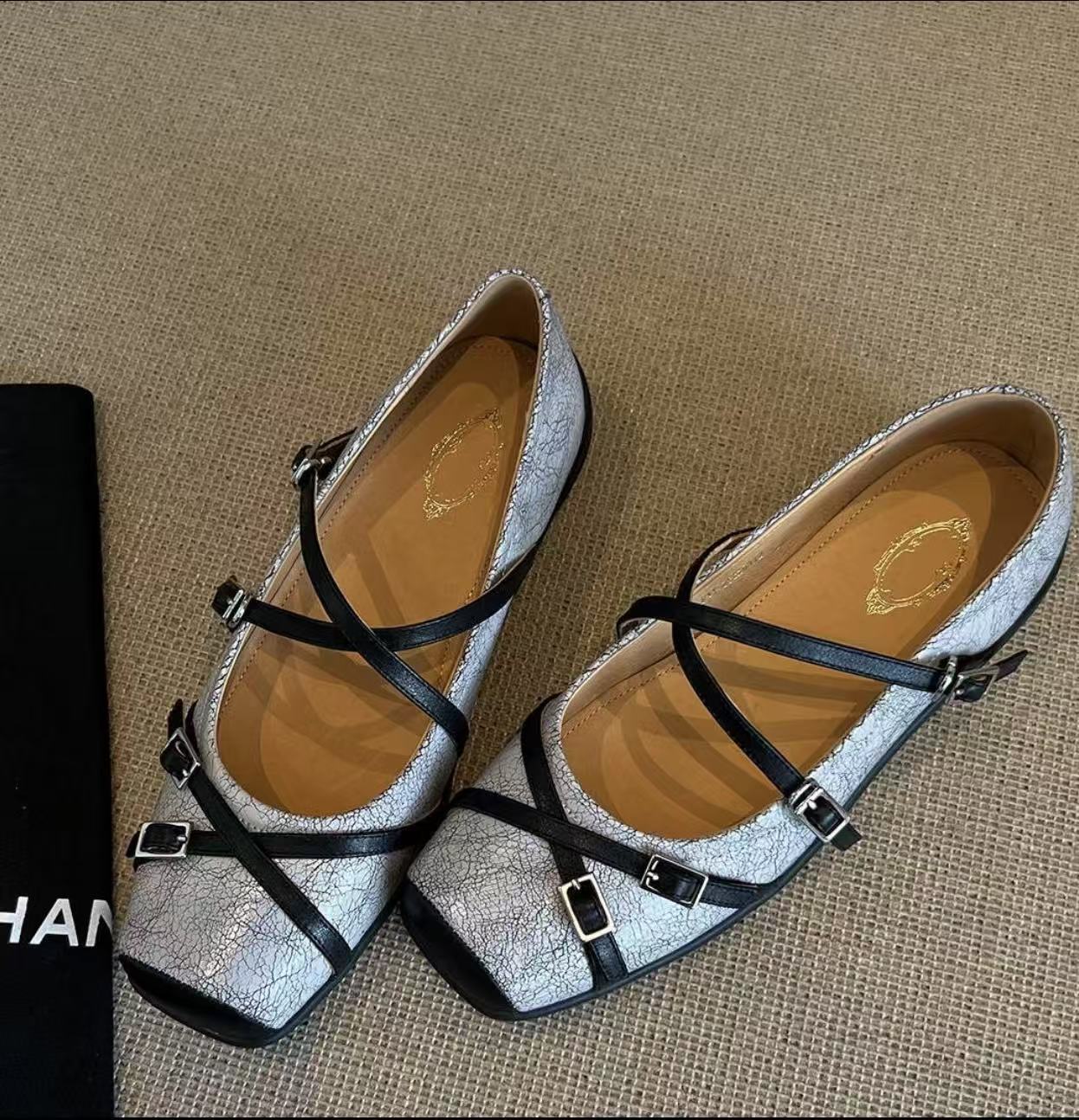 Туфли-лодочки из спилковой кожи первого слоя, персонализированные, квадратный носок, перекрестные ремешки, нишевый дизайн, омолаживающие 40
Туфли-лодочки из спилковой кожи первого слоя, персонализированные, квадратный носок, перекрестные ремешки, нишевый дизайн, омолаживающие 40