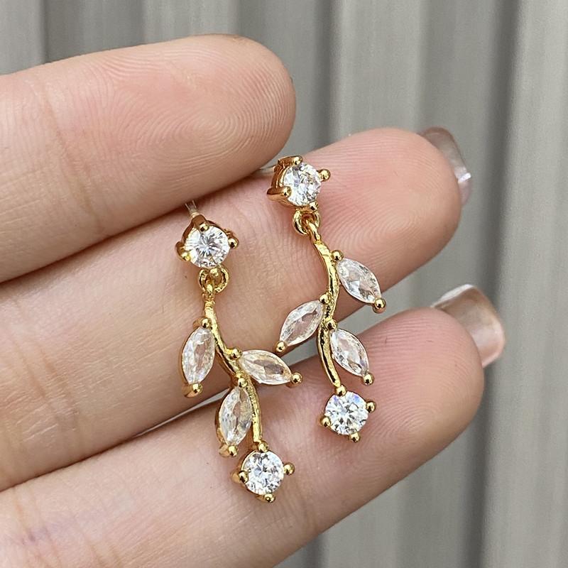 Hot-selling full diamond leaf earrings Mori small fresh stud earrings exquisite earrings
Hot-selling full diamond leaf earrings Mori small fresh stud earrings exquisite earrings