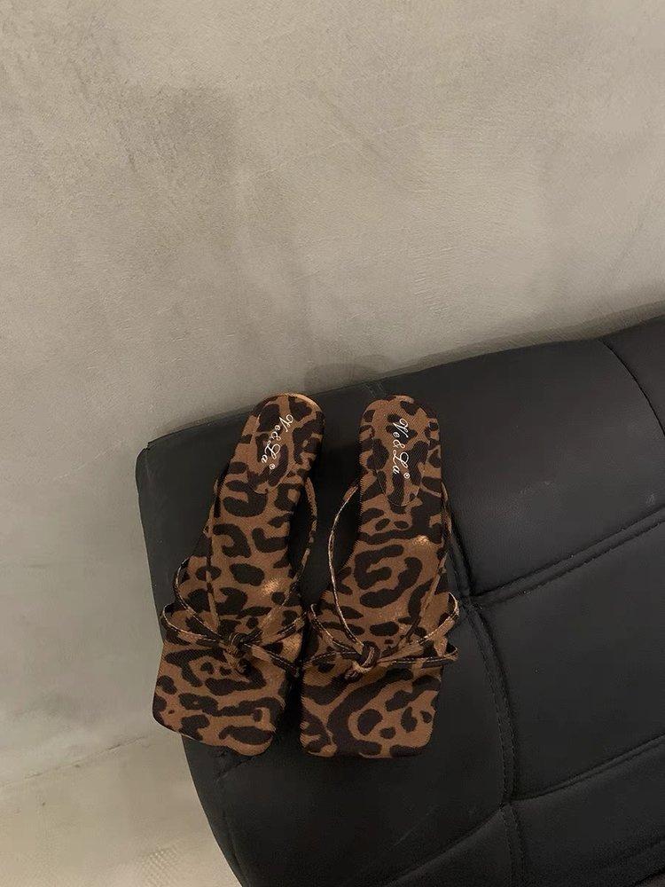Wedge heel French with skirt pinch flip-flops shoes women s shoes wear 2025 summer Internet celebrity leopard print sandals 40 цветной печати леопарда
Wedge heel French with skirt pinch flip-flops shoes women s shoes wear 2025 summer Internet celebrity leopard print sandals 40 цветной печати леопарда