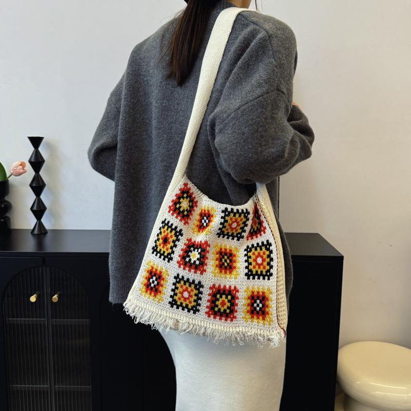 Knitted wool bag women s 2025 new fashionable large-capacity tote bag versatile commuter shoulder tote bag 28*6*27 чорний
Knitted wool bag women s 2025 new fashionable large-capacity tote bag versatile commuter shoulder tote bag 28*6*27 чорний